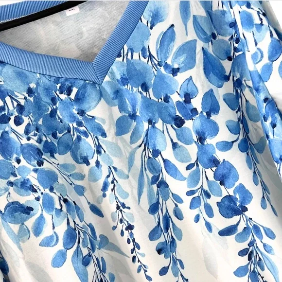 Plus Size Blue Floral V Neck Long Sleeve Thin Sweatshirt or Shirt - Size 2XL - Picture 7 of 8